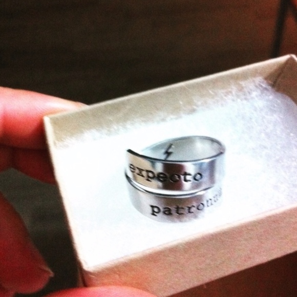 * Sold out* Harry Potter Expecto Patronum Ring - Picture 4 of 5